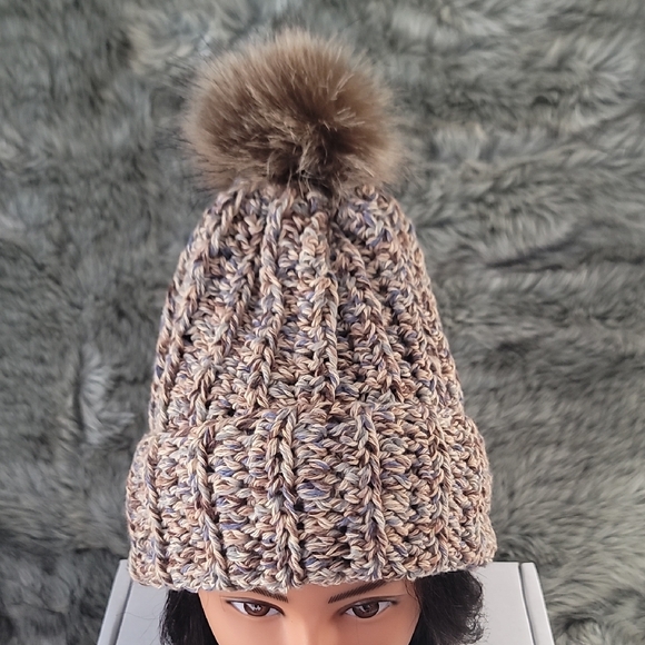 Cozy Multicolor Knit Beanie with Pom-Pom - Picture 7 of 8